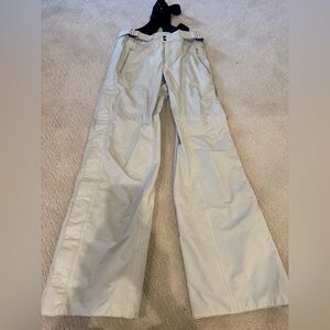 Goodwin white ski youth pants with size Large. Great conditions